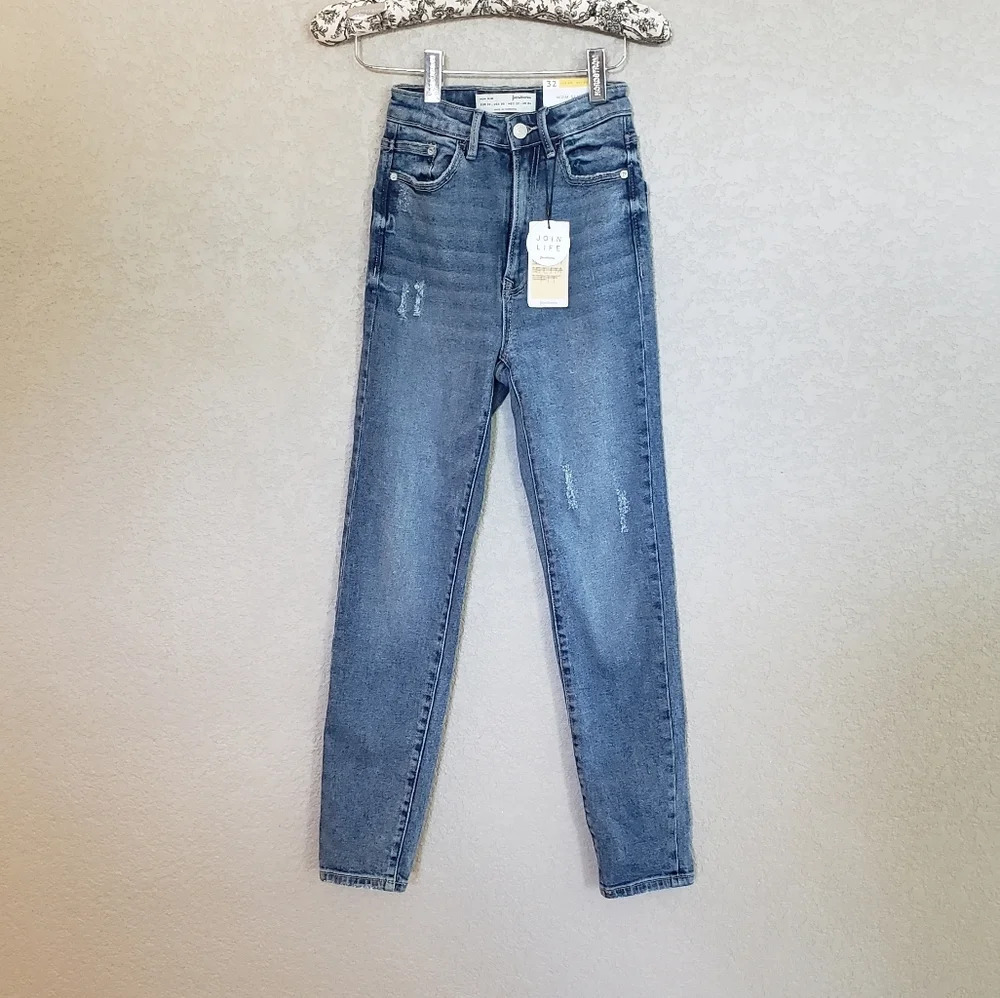Stradivarius Mom Slim Fit jean size 00 New